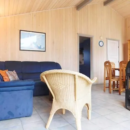 Holiday home Seeschwalbe 165